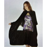MANTELLA TAGLIO CON FINESTRA